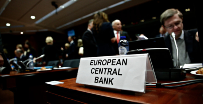 Băncile monitorizează oamenii pe social media. Scade numărul de mașini electrice din UE