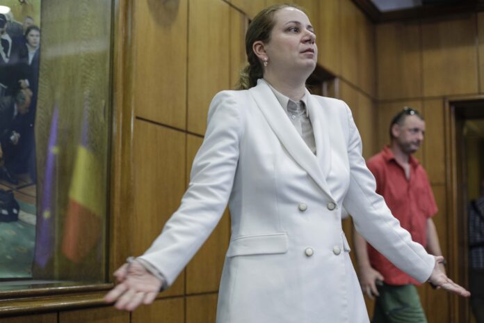 Petrecere la Ministerul Educației pe banii noștri – Realizările lui Deca