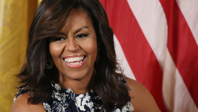 Este iminentă o lovitură de stat la Casa Albă pentru numirea lui Michelle Obama la vârful statului, avertizează Peter Navarro