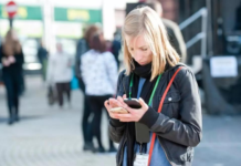 Decizie radicală, într-un oraș din Uniunea Europeană. Primăria a interzis telefonul mobil pe stradă