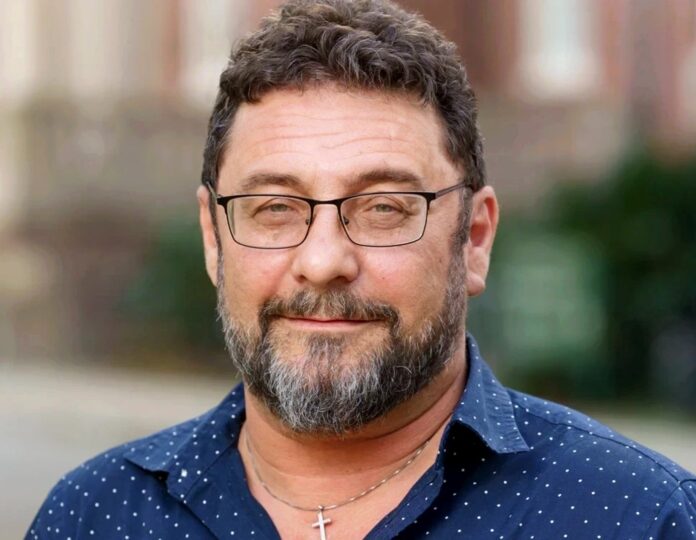 Românii “prin delegație” vor armată, dar să n-o facă ei!