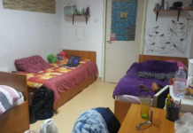 Studenții dorm cu ploșnițe și gândaci în cămine, în timp ce România (re)Educată se plimbă la Washington
