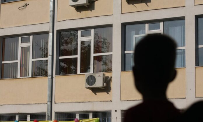 România s-a defectat în mod grav! Elev sancționat pentru … patriotism.