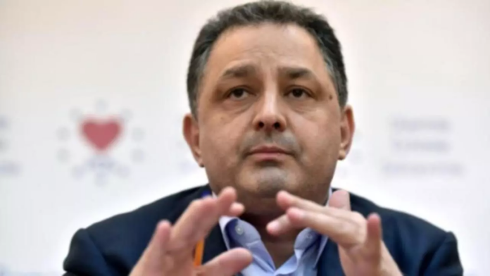 Vanghelie îl face praf pe Piedone. “Pierde peste tot, pleacă acasă!” Dezvăluiri de colecție de când Piedone era bucătar, iar Vanghelie bișnițar