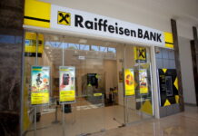 Un client al Raiffeisen care preferă numerarul a primit o citație prin care banca îi cere explicații privind folosirea banilor scoși de pe card