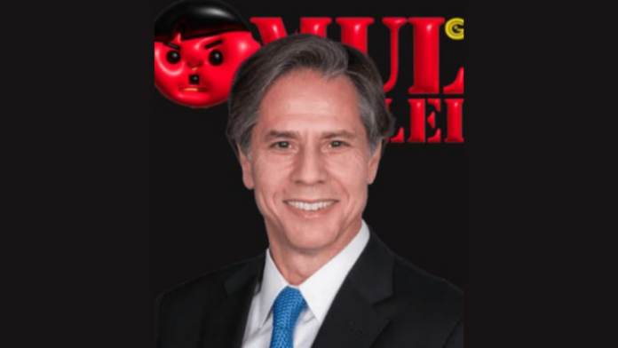 Omul Negru al Zilei, Antony Blinken. Șeful diplomației SUA batjocorește democrația, apoi înfulecă și cântă pe scena unui bar din Ucraina.