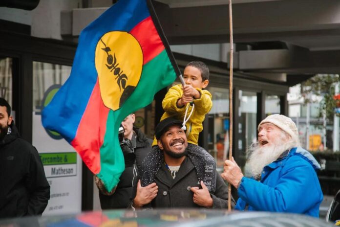 Vechea și noua Caledonie ard în focurile electorale