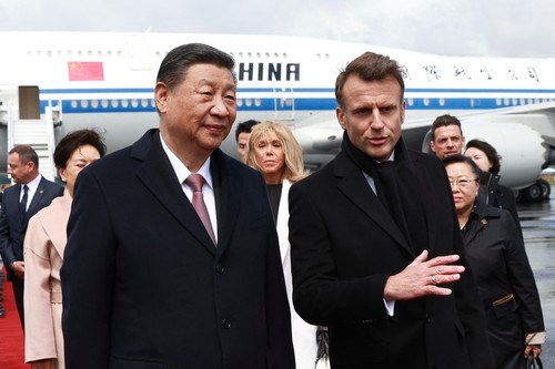Primirea triumfală a lui Xi Jinping la Élysée și fastuoasa investire a lui Putin. Simple încondeieri