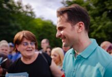 Sebi Burduja s-a dus la tuns, e reflexul politicianului ce vrea “să ne tundă” …