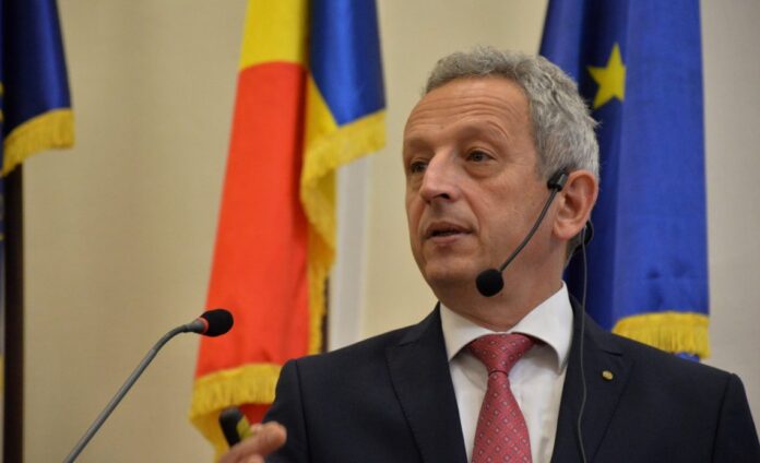 Cornel Cătoi ignoră decizia instanței și exercită în continuare funcția de rector. Ce riscă USAMV Cluj dacă toate actele semnate de Cătoi vor fi ANULATE