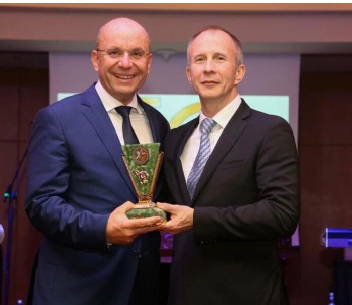 The President of the Romanian Judo Federation expresses his disapproval of the IOC’s decision to exclude Russian athletes from the Paris Olympics. Gușă calls for intervention from Morariu and Covaliu.