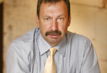 Antreprenor român bate peste obrazul gros al politicienilor. Alecu:”Votăm o listă de “turişti “navetişti Bucureşti – Bruxelles!”