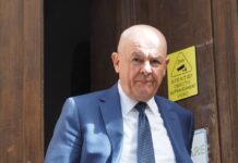 Încă un băiat deștept scapă de închisoare și rămâne cu banii