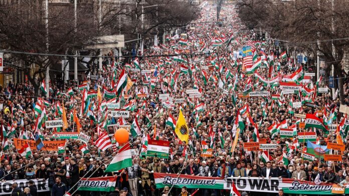 Zeci de mii de maghiari au luat parte la un marș pentru pace de Ziua Copilului