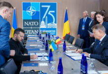 Klaus Iohannis, cu spatele la zid