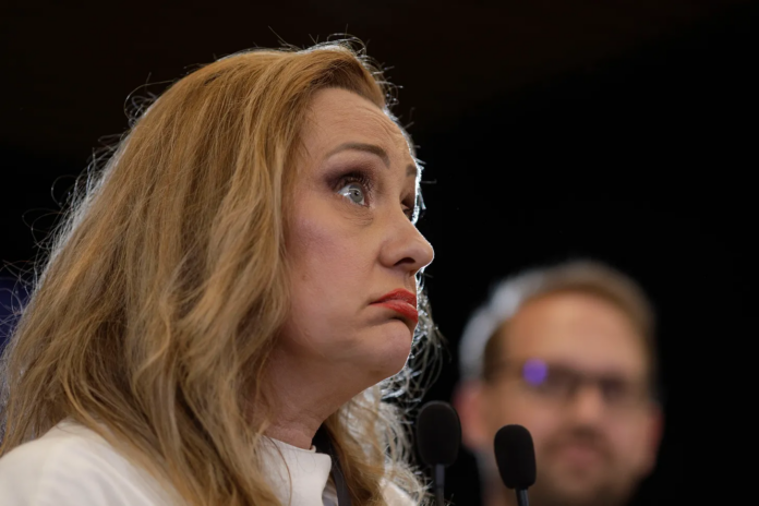 Alexa face portretul “mitomanei Lasconi”, preferata securiștilor Băsescu și Coldea, favorita lui Soros