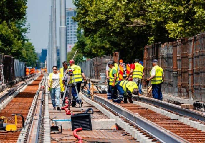 Lucrările la „Tramvaiul corporatiștilor” au fost sistate. Unul dintre constructori acuză Primăria că nu a plătit