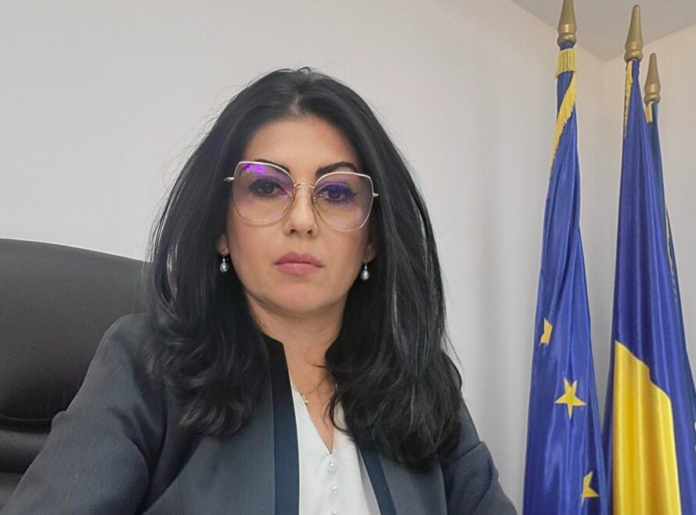 Cea mai competentă funcționară din România, cu funcții în mai multe ministere, sub miniștri USR, PNL și PSD. Azi e șefa CA al Romarm și a luat de la Transelectrica 930.000 lei