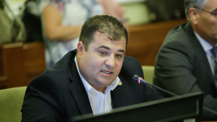 Dosar de candidat – Adrian Solomon, PSD. Motto – „Manele și șaorma pentru toți românii, din partea mea fără număr!”