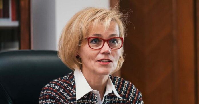 Dosar de candidat – Rozalia Biro, UDMR. Motto „Deputată cu iz penal, milionară, și cu Ungaria în Suflet. Și vă mai iau un mandat”