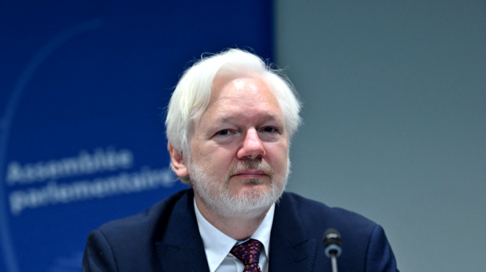 Personalitatea internațională a săptămânii – Julian Assange. “Jurnalismul liber e mort în lumea euroatlantică!”