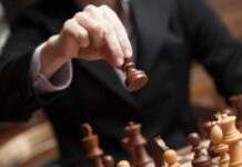 Ciolacu îngropat de Hrebenciuc! Liberalii îl acuză de ilegalități electorale în favoarea lui Simion