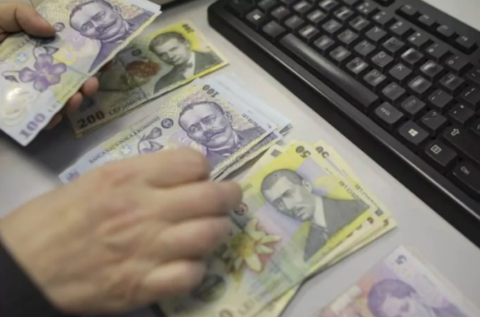 “Ordonanța” lui Ciucă numită secretar de stat de acesta are contracte pe bandă rulantă cu instituții controlate de liberali