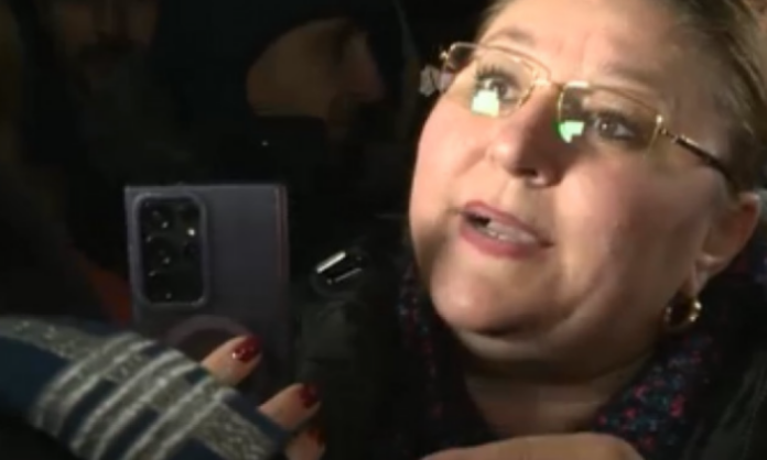 Șoșoacă, cu lacrimi în ochi. „Simioane de ce ne-ai trădat?”