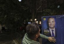 PNL, partidul GÂGĂ! I-au greșit și afișele lui Ciucă, nu le pot expune