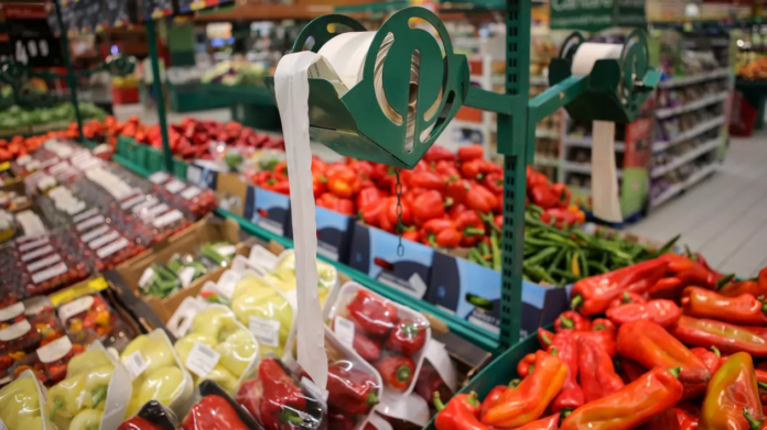 Analiză Libertatea: ANPC transmite că nu se ocupă de relația dintre producători și retaileri, Consiliul Concurenței nu vrea să monitorizeze calitatea mărfurilor și adaosurile comerciale