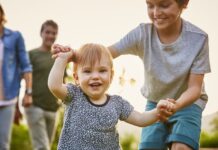 Ce țări își protejează copiii de adopția cuplurilor LGBT