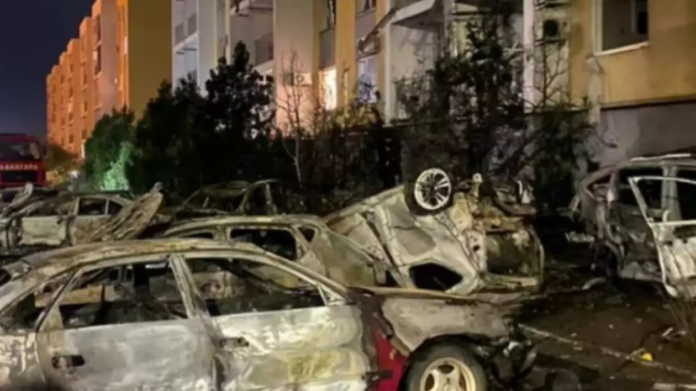 Rușii bombardează puternic Odesa și se apropie de un oraș-cheie pe linia frontului: două blocuri de locuințe distruse și un civil ucis