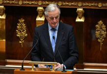 Haos în Franța: Guvernul francez, demis printr-o moțiune de cenzură. Se cere demisia lui Macron