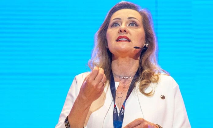 Valer Marian, Cotidianul: Adevărata biografie a Elenei Lasconi. Citiți și vă cruciți!