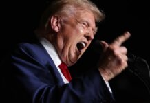 Trump dă presa în judecată pentru prezentarea de sondaje false – ‘Interferență electorală nerușinată’