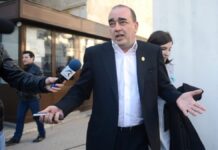 Gigi Nețoiu a răbufnit la înmormântarea lui Dinu Gheorghe și l-a atacat pe Traian Băsescu: ‘Știți cu necazurile, cu ce ne-a făcut, practic pentru nimic’