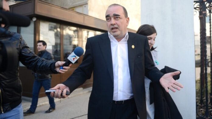 Gigi Nețoiu a răbufnit la înmormântarea lui Dinu Gheorghe și l-a atacat pe Traian Băsescu: ‘Știți cu necazurile, cu ce ne-a făcut, practic pentru nimic’