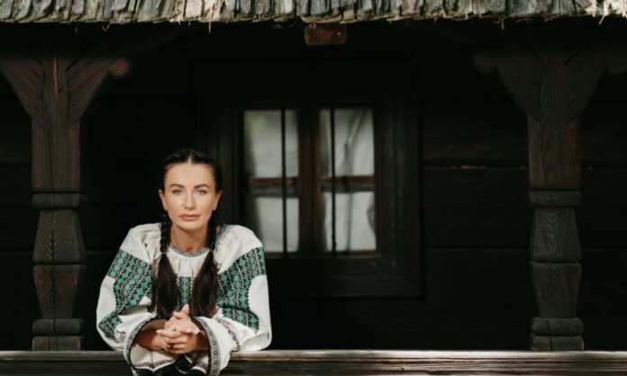 COTIDIANUL, interviu cu Paula Hriscu! “Da, da, aici e țara mea!”