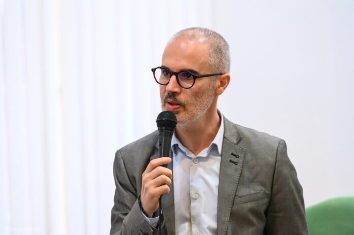 Mihnea Măruță: Miliardarii ce-l susțin pe Trump sunt contra democrației reprezentative! Noua vedetă Vance, omul lui Peter Thiel, miliardarul-gay-asumat ce-a vizitat România.