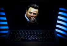 Fostul strateg-șef al Casei Albe îi critică dur pe Elon Musk și oligarhii din jurul lui Trump: Ei nu susțin, de fapt, MAGA