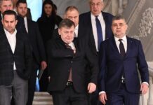 Strategii de campanie. Ciolacu și Antonescu criticați de un LGBT-ist, ca să pară că ei ar fi de partea normalității!