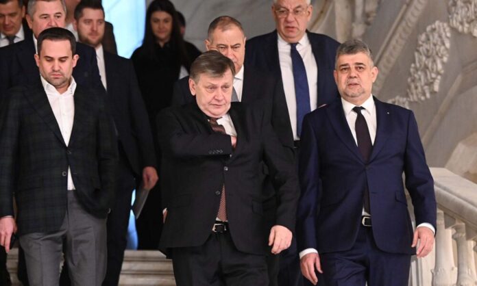 Strategii de campanie. Ciolacu și Antonescu criticați de un LGBT-ist, ca să pară că ei ar fi de partea normalității!