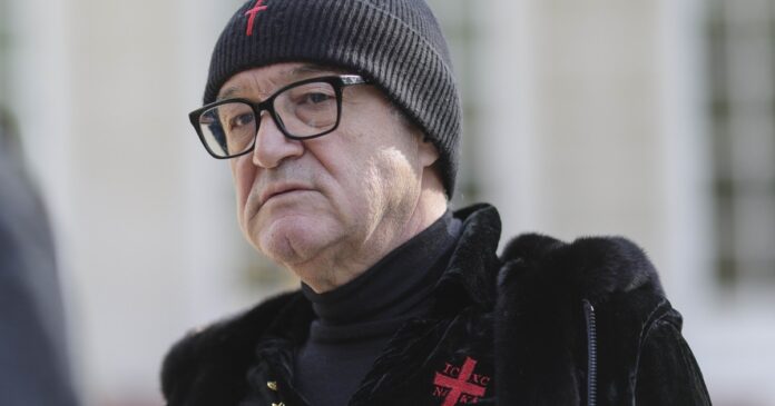 Omul Negru al Zilei, Gigi Becali. Sifon/sicofant al Sistemului, pus acum să-l atace pe Călin Georgescu și să-l readucă-n cursa prezidențială pe George Simion. Testul obedienței AUR în fața Sistemului!