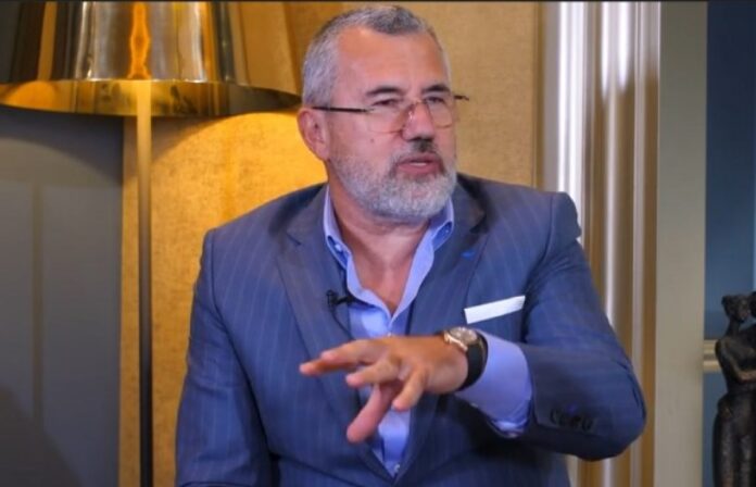 “Regele păcănelelor” îl dă în primire pe Crin Antonescu:”Are datorii pe la tot orașul!”