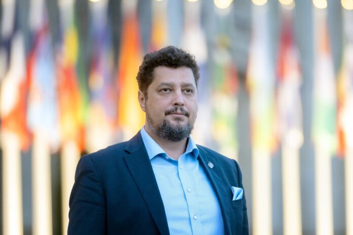 Alianța PSD-PNL-AUR din Consiliul General, criticată din interiorul partidului AUR. Claudiu Târziu: „A fost dezamăgitor și pentru mine”