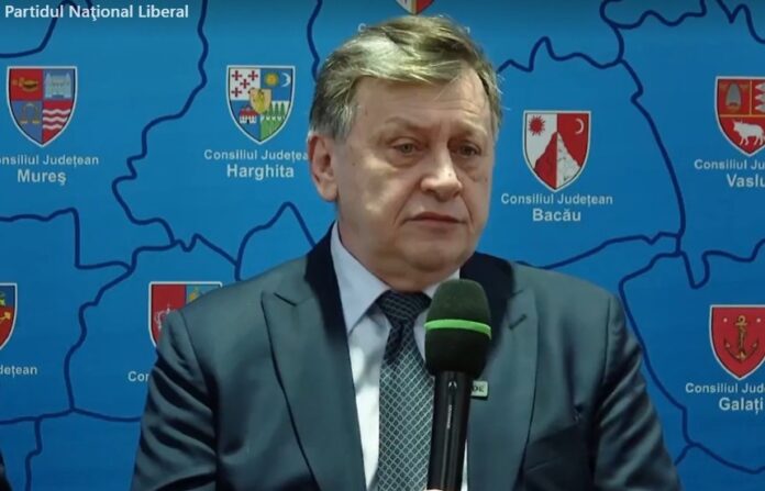 Antonescu: Problema cu Ponta nu este că e trădător, ci că e travestit / Traian Băsescu a fost un mare impostor