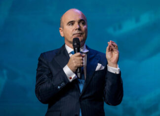 Rareș Bogdan îl susține pe Veștea și joacă pe mâna lui Nicușor Dan: “Trebuie urgent guvern stabil, altfel ne prăbușim economic!”
