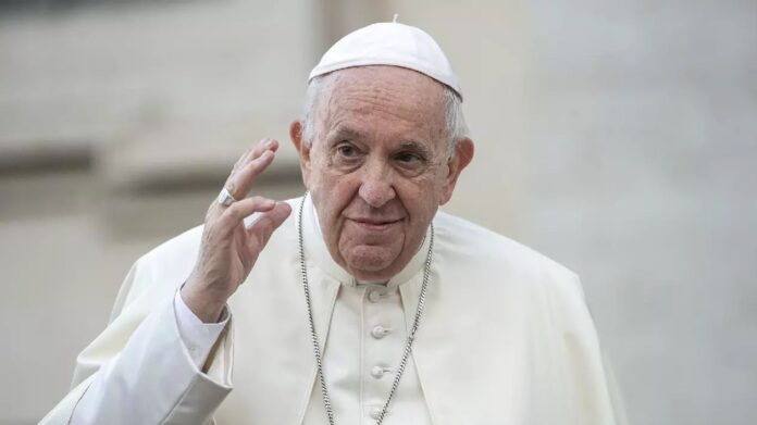 Personalitatea internațională a săptămânii este Papa Francisc, omul care a distrus dogma catolică pentru a promova ideologia transumanistă și care, în ciuda laudelor, nu s-a implicat activ pentru a opri niciun război.
