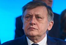 Crin Antonescu: “ Ponta, Ghiță și alți securiști din operetă nu prea mai contează, sper ca asemenea dăunători să iasă natural din viața publică a României!”