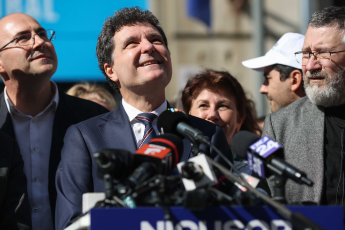 Presa americană, despre Nicuşor Dan: „Un cal troian sprijinit de Soroş”, un risc pentru relațiile cu SUA și un posibil câştig pentru Rusia